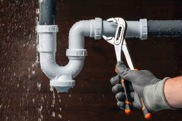 Professional Gas Line Repair technician working in Long Beach, IN